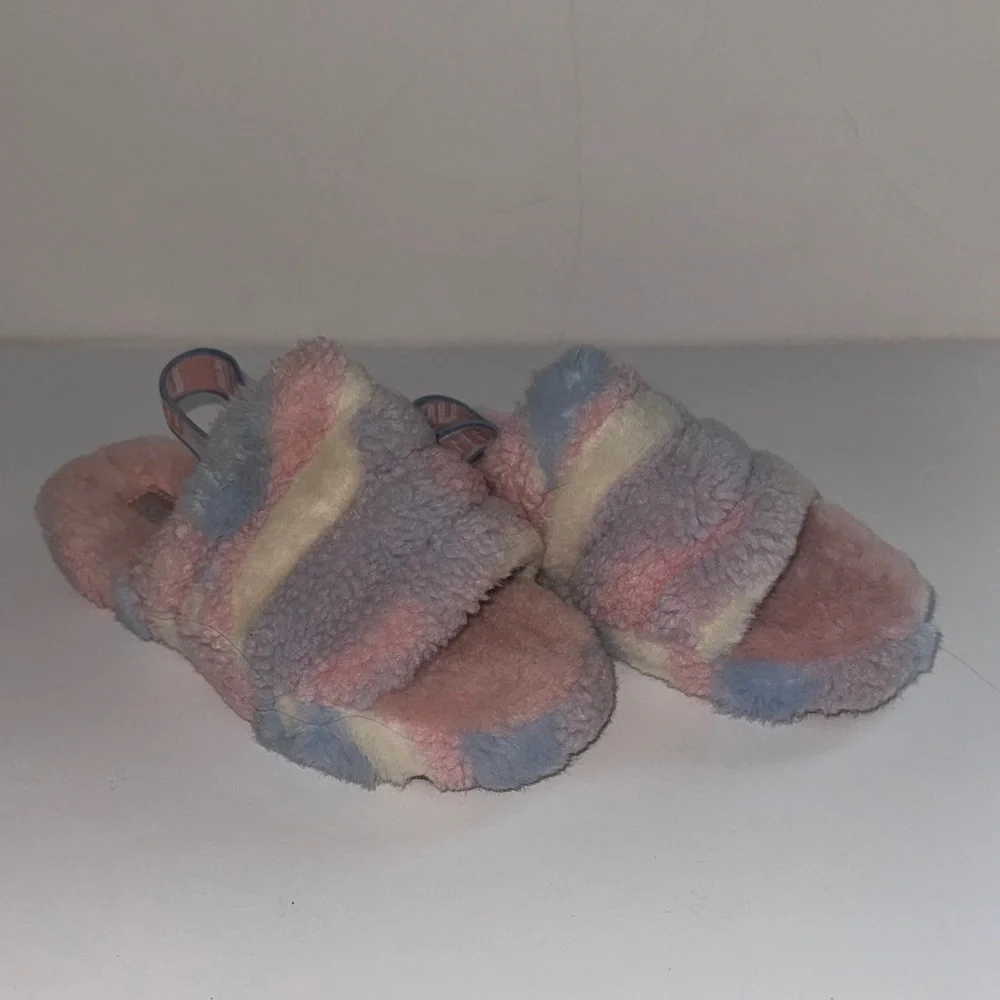 UGG Girl's Fluff Yeah Faux Fur Slippers Size 4 Pastel Colors Cotton Candy
